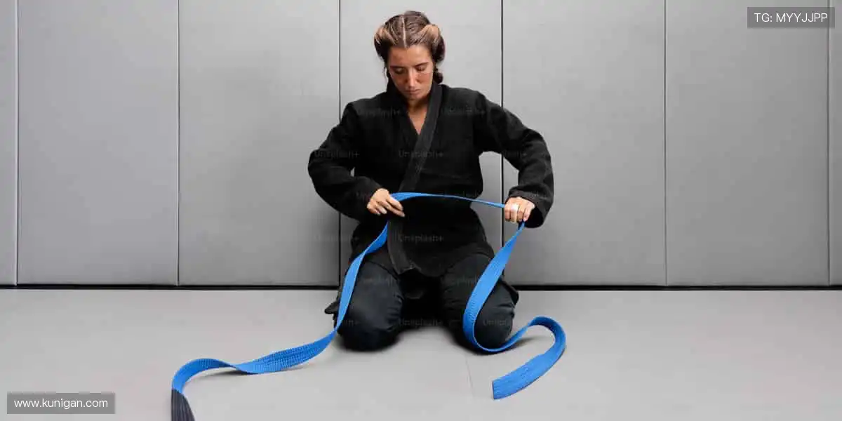 顶级电竞扑克大厅：职业德扑竞技allin，高清燃爆全场